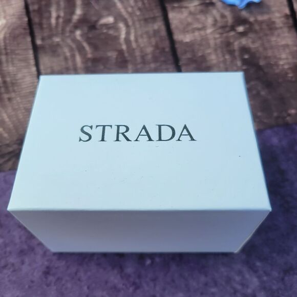 Strada Bracelet Watch - Picture 8 of 11